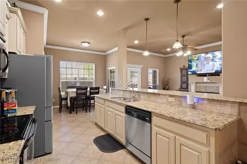 Kitchen - 12100 Sycamore St, Fort Smith, AR 72916 photo 2 of 3