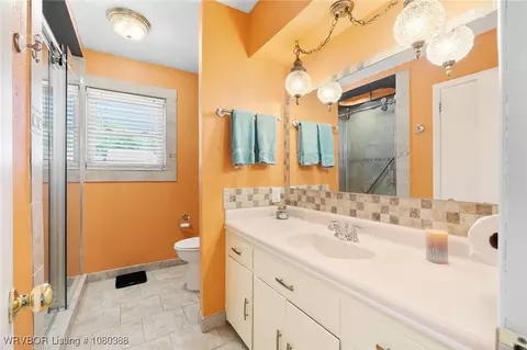 Bath - 8124 Cypress Ave, Fort Smith, AR 72908 photo 2 of 3