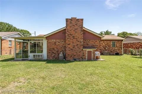 Exterior - 8124 Cypress Ave, Fort Smith, AR 72908 photo 8 of 12