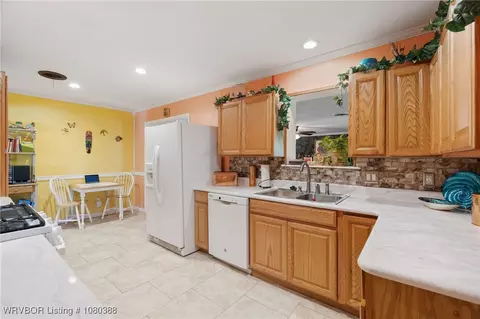 Kitchen - 8124 Cypress Ave, Fort Smith, AR 72908 photo 5 of 6