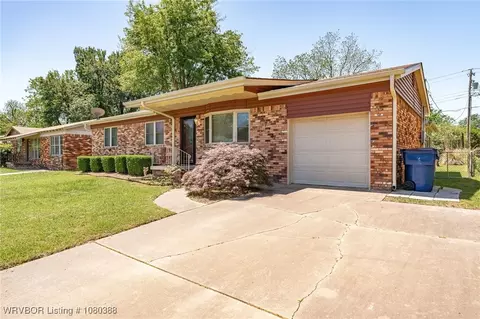 Exterior - 8124 Cypress Ave, Fort Smith, AR 72908 photo 2 of 12