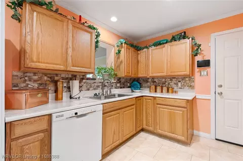 Kitchen - 8124 Cypress Ave, Fort Smith, AR 72908 photo 3 of 6
