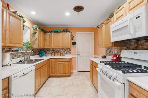 Kitchen - 8124 Cypress Ave, Fort Smith, AR 72908 photo 6 of 6