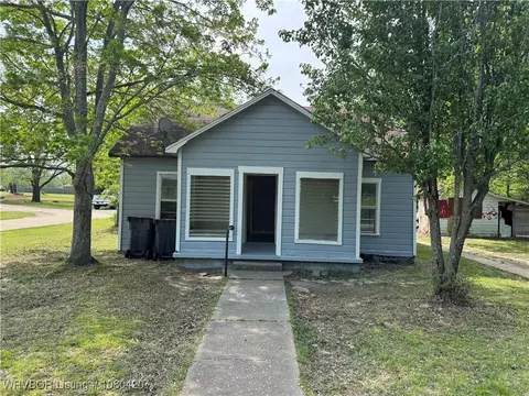 809 W Red Hill St, Alma, AR 72921