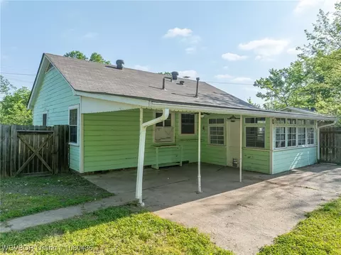 Exterior - 714 E Academy St, Paris, AR 72855 photo 5 of 10