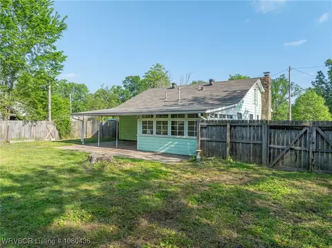 Exterior - 714 E Academy St, Paris, AR 72855 photo 6 of 10
