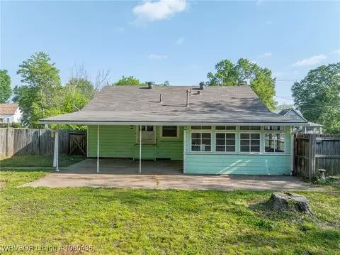Exterior - 714 E Academy St, Paris, AR 72855 photo 4 of 10