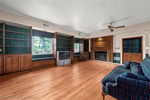 Living - 5421 Free Ferry Rd, Fort Smith, AR 72903 photo 2 of 5