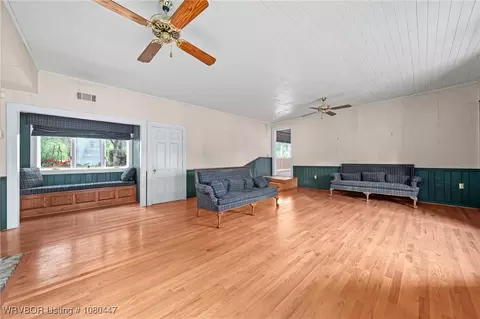 Living - 5421 Free Ferry Rd, Fort Smith, AR 72903 photo 3 of 5