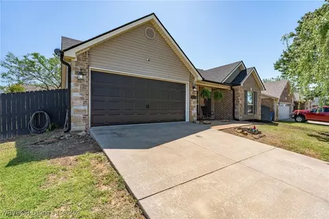 500 Bordeaux Cir, Fort Smith, AR 72908