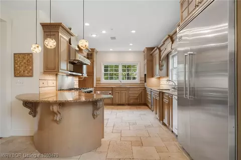 Kitchen - 2500 Athlone Rd, Fort Smith, AR 72903 photo 3 of 4