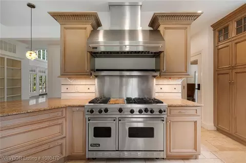 Kitchen - 2500 Athlone Rd, Fort Smith, AR 72903 photo 2 of 4