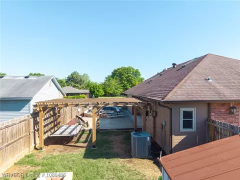 516 Loop W, Roland, OK 74954 photo 13