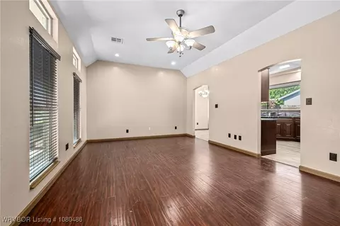 516 Loop W, Roland, OK 74954 photo 32