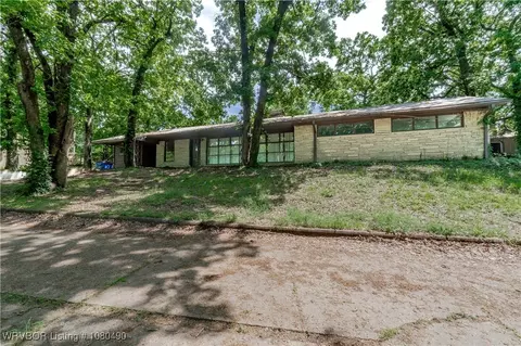 Exterior - 2800 Ionia St, Fort Smith, AR 72901 photo 2 of 3
