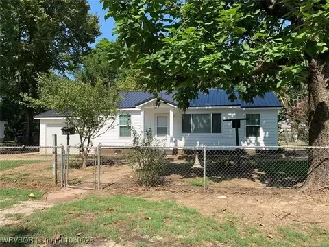 307 Cherokee St, Gans, OK 74936