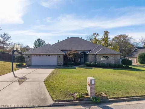 10712 Saint Michael Ct, Fort Smith, AR 72908 photo 4