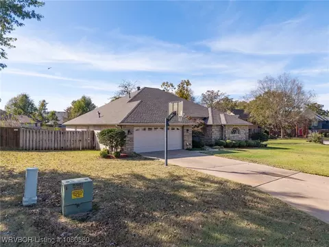 10712 Saint Michael Ct, Fort Smith, AR 72908 photo 2