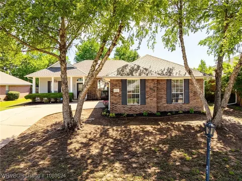 6911 Red Pine Dr, Fort Smith, AR 72916