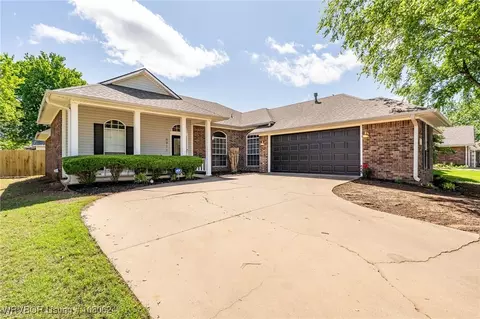6911 Red Pine Dr, Fort Smith, AR 72916 photo 2