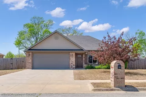 1260 Sebastian Ln, Prairie Grove, AR 72753