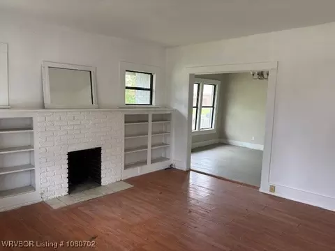 Living - 901 N 16th St, Fort Smith, AR 72901 photo 1 of 3