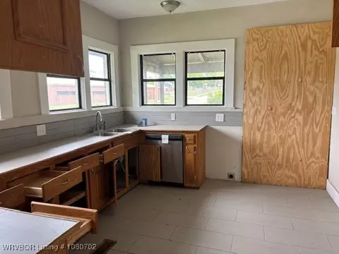 Kitchen - 901 N 16th St, Fort Smith, AR 72901 photo 1 of 2