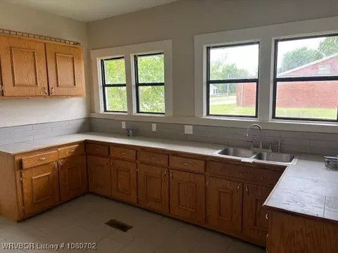 Kitchen - 901 N 16th St, Fort Smith, AR 72901 photo 2 of 2