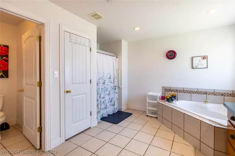 Bath - 107774 S 4720, Muldrow, OK 74948 photo 5 of 6