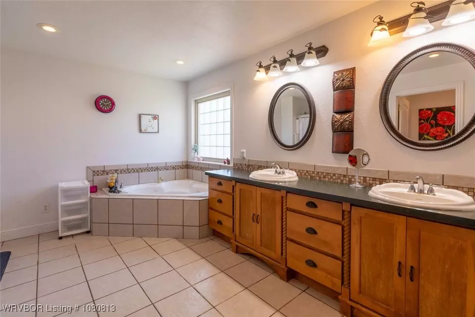 Bath - 107774 S 4720, Muldrow, OK 74948 photo 3 of 6