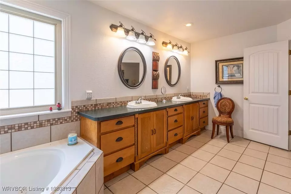 Bath - 107774 S 4720, Muldrow, OK 74948 photo 4 of 6