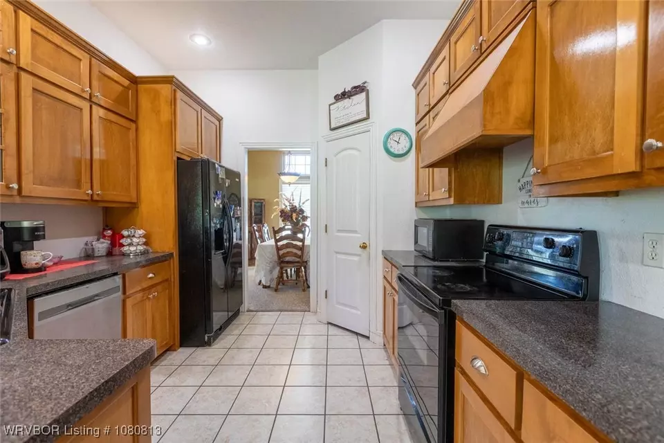 Kitchen - 107774 S 4720, Muldrow, OK 74948 photo 1 of 2