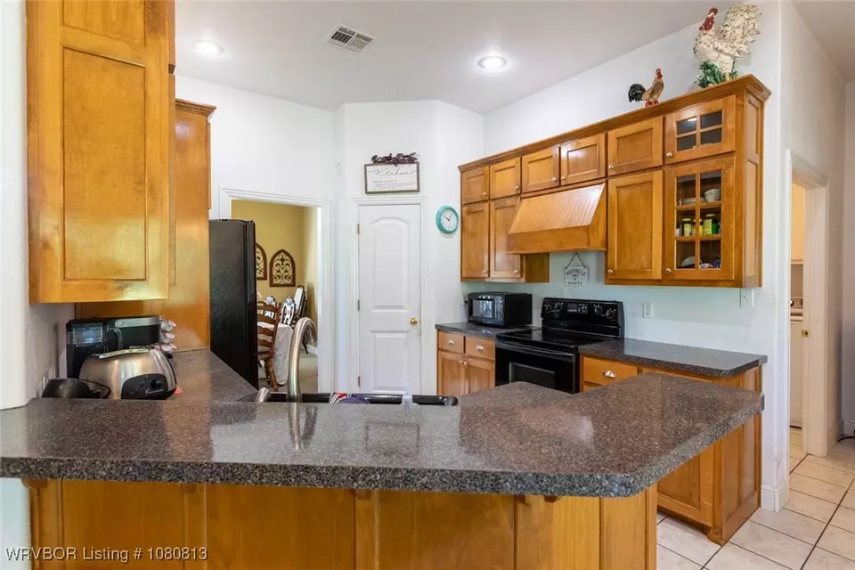 Kitchen - 107774 S 4720, Muldrow, OK 74948 photo 2 of 2