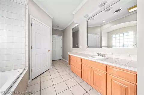 Bath - 2808 May Branch Pt, Fort Smith, AR 72903 photo 1 of 5