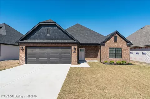 449 S Benchmark Ln, Fayetteville, AR 72704