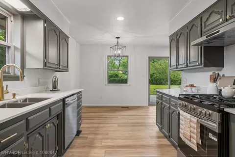Kitchen - 1725 N 46th Cir, Fort Smith, AR 72904 photo 1 of 3