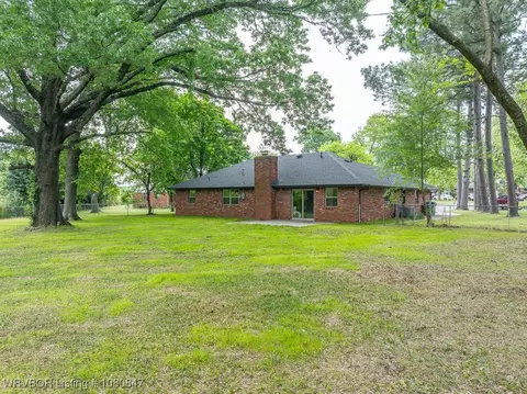 Exterior - 1725 N 46th Cir, Fort Smith, AR 72904 photo 3 of 15