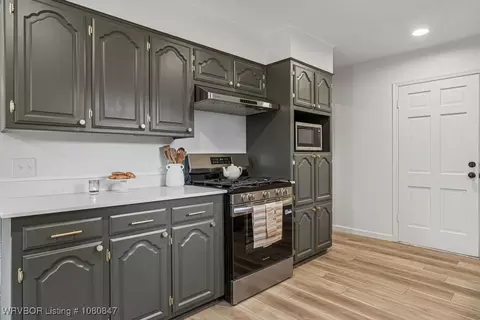 Kitchen - 1725 N 46th Cir, Fort Smith, AR 72904 photo 3 of 3
