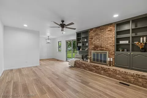 Living - 1725 N 46th Cir, Fort Smith, AR 72904 photo 2 of 3