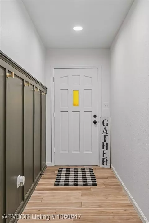 Entry Way - 1725 N 46th Cir, Fort Smith, AR 72904 photo 2 of 2