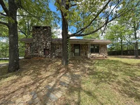 2911 S Highway 71, Mena, AR 71953