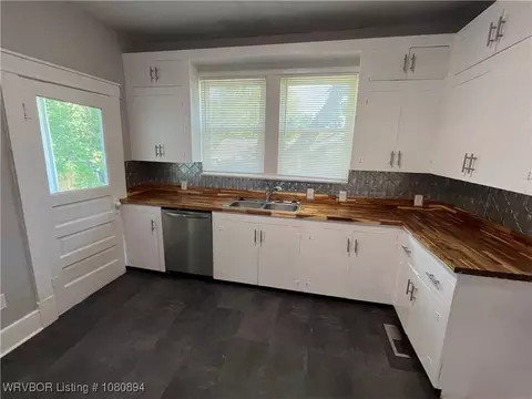 Kitchen - 808 S 23rd St, Fort Smith, AR 72901 photo 3 of 4