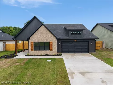 9017 Carson Way, Fort Smith, AR 72908