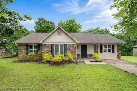 2008 N 30th St, Van Buren, AR 72956