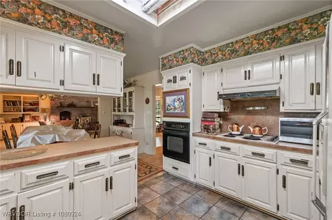 Kitchen - 4021 E Highway 45, Fort Smith, AR 72916 photo 2 of 3