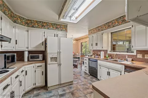 Kitchen - 4021 E Highway 45, Fort Smith, AR 72916 photo 1 of 3