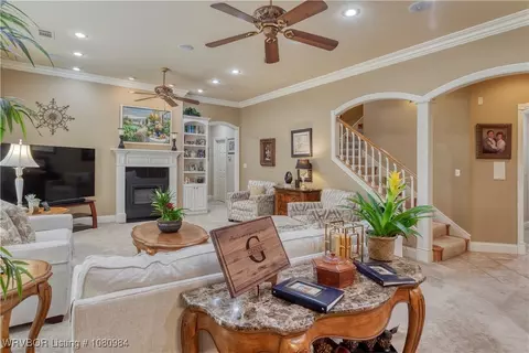 Living - 1101 Eagle Crest Dr, Alma, AR 72921 photo 2 of 6