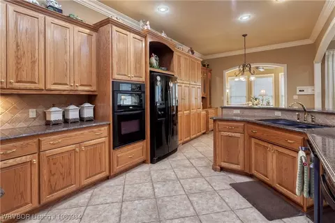 Kitchen - 1101 Eagle Crest Dr, Alma, AR 72921 photo 3 of 5