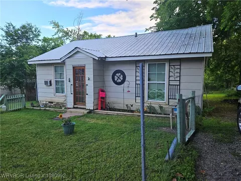 511 W Avenue E St, Heavener, OK 74937