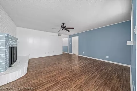 Living - 1401 Meadow Cir, Fort Smith, AR 72908 photo 5 of 8